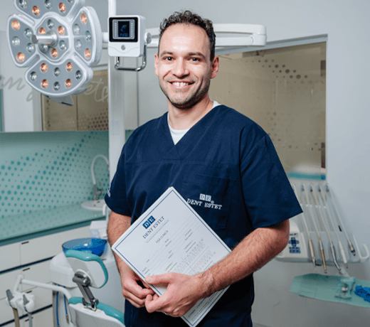 Dentist Brașov - Dr. Marius Goția, medic specialist în chirurgie dento-alveolară.