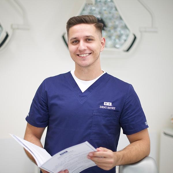 Dentist București - Dr. Ionuț Zaharii, medic specialist în protetică dentară.