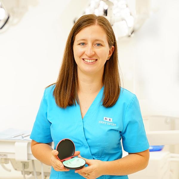 Dentist București - Dr. Valeria Nechita, medic specialist în ortodonție.